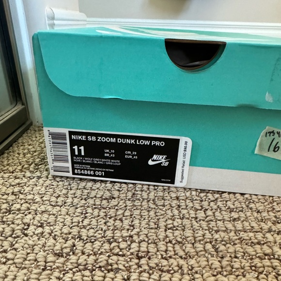 New in Box Nike SB Zoom Dunk Low Pro Black wolf Grey White Size 11 - Picture 2 of 3